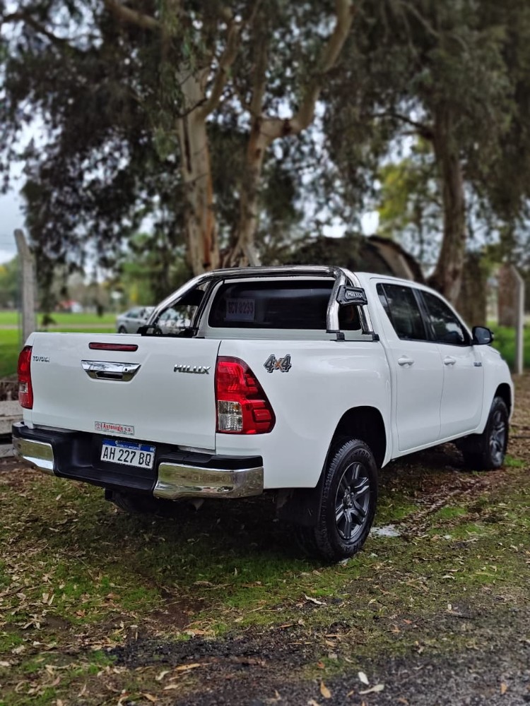Toyota hilux  SR 4x4 — foto 2